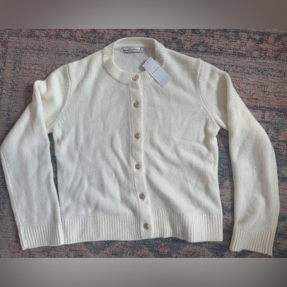 ABERCROMBIE & FITCH NWT Cardigan Sweater